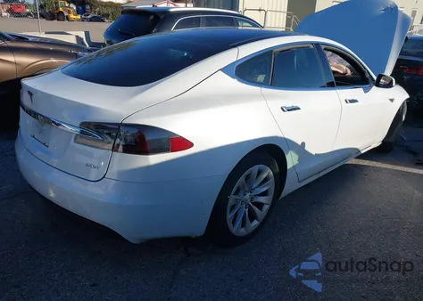 2016 Tesla Model S 60D/70D/75D/85D/90D z USA, uszkodzony, nr VIN 5YJSA1E25GF138411